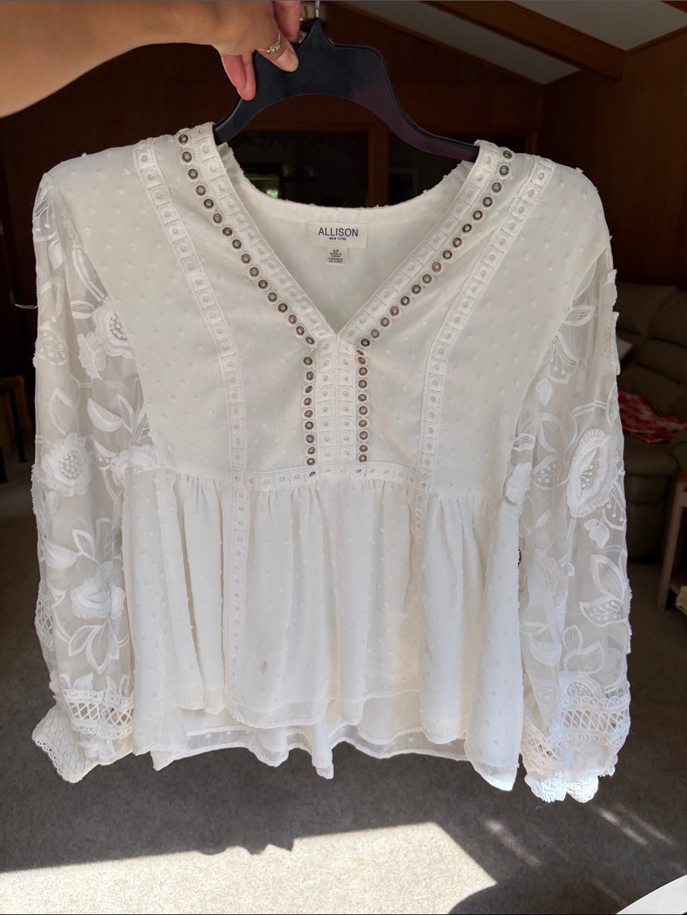 Allison New York Cream Embroidered V-Neck Floral Lace Sleeve Top Size SMALL Used